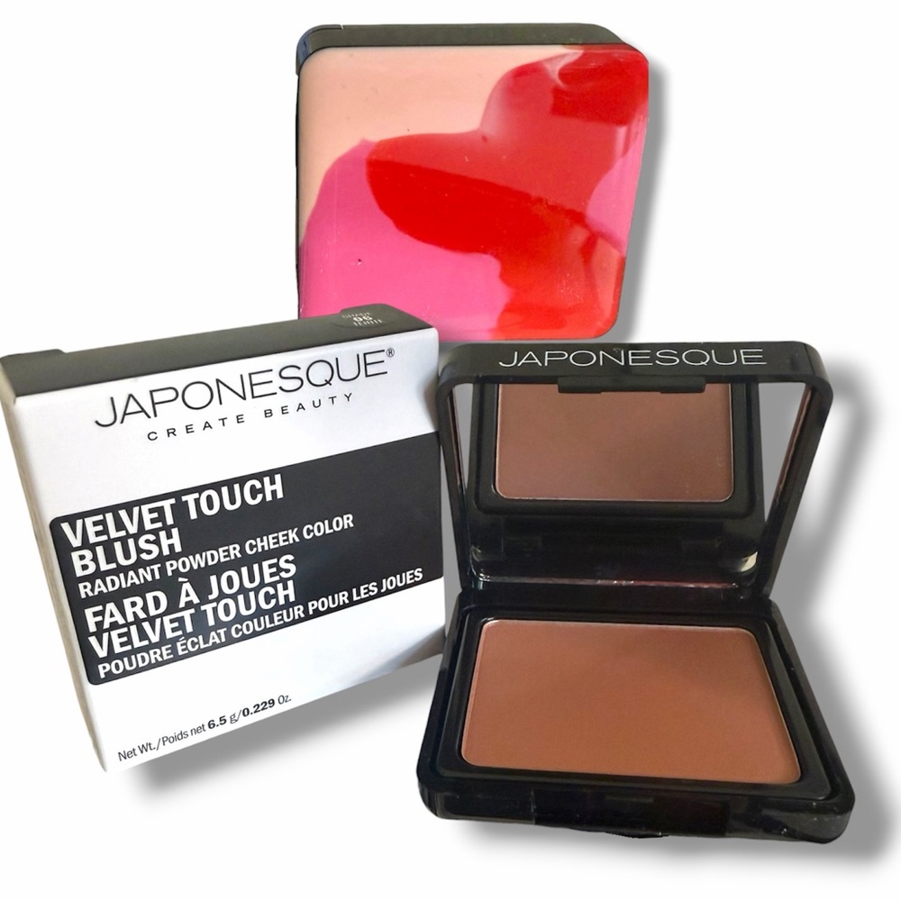 Japonesque Velvet Touch Blush Radiant Powder Cheek Color in shade 06 Tan Bronzer
